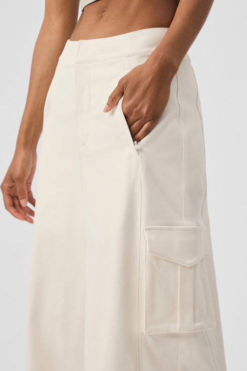 alo Women's Show Off Cargo Wide Leg Trouser (Regular) - Ivory