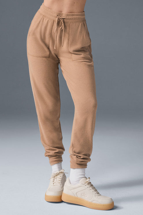 alo Women's Soho Sweatpant - Toasted Almond