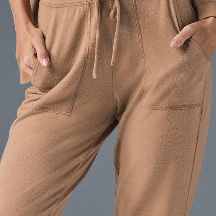 alo Women's Soho Sweatpant - Toasted Almond