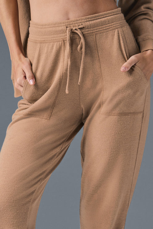 alo Women's Soho Sweatpant - Toasted Almond