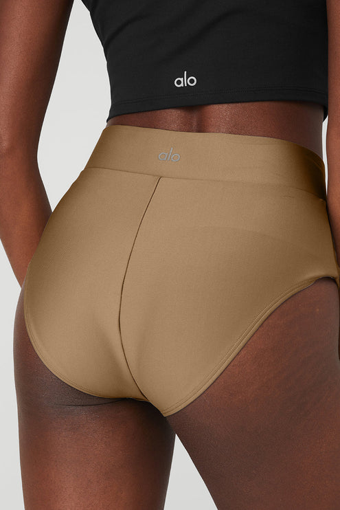 alo Women's Airlift Record-Breaker Boyshort - Gravel