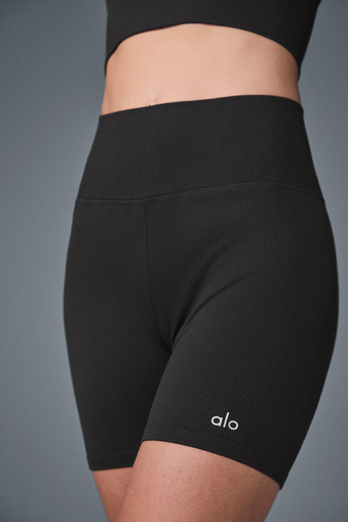 alo Women's 5" Seamless Ribbed Favorite Short - Black